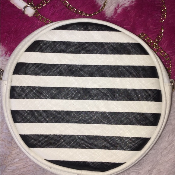 Purse 💞 - Picture 2 of 4